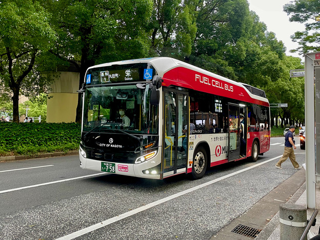 名古屋市内を走る燃料電池バス - 1