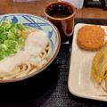写真: 丸亀製麺とろ玉とコロッケとナス天 - 2