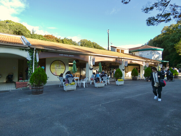東山動植物園 北園門前の休憩所とカフェ - 4