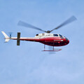 写真: 上空を飛ぶ朝日航洋のヘリ - 2