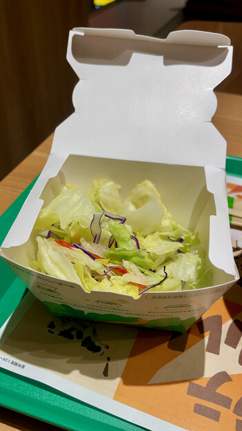 写真: マクドナルドの紙容器サラダ - 3