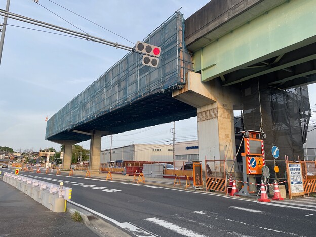 写真: 旧・桃花台線上末駅付近の撤去途中の高架（2024年4月28日）- 5