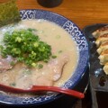 鶴亀堂：豚骨ラーメンと餃子