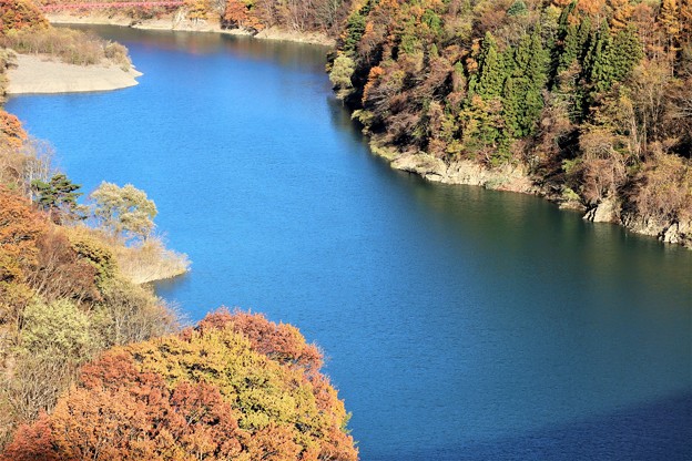 写真: 稲核ダム湖