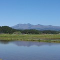 写真: 水田と山（4月27日）