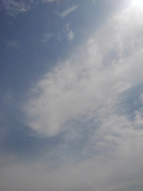 写真: 薄い雲（5月24日）