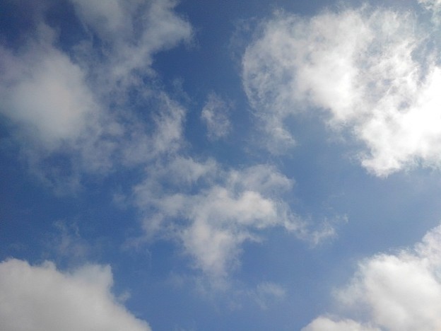 写真: 雲のある青空（9月9日）