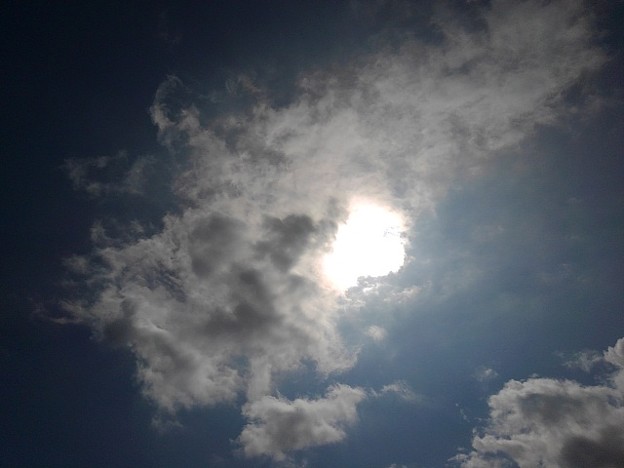 写真: 太陽を隠す雲（9月29日）