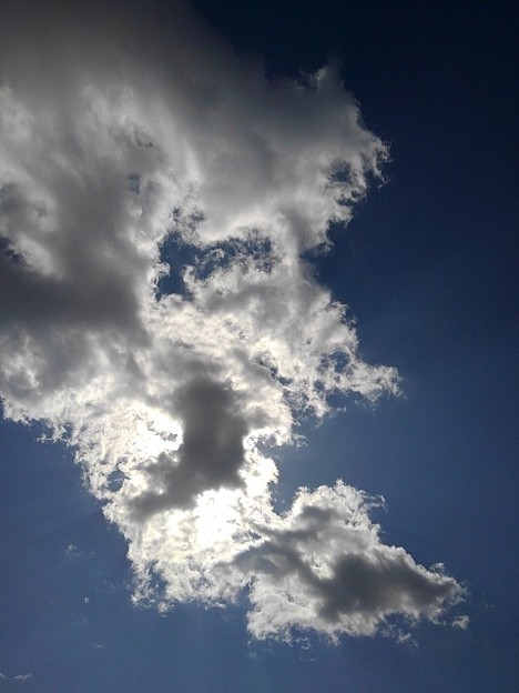写真: 太陽を隠した雲（10月2日）