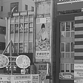 写真: 宇都宮駅のカラフル看板をモノクロに!!（10月8日）