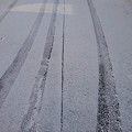 写真: 雪が積もった道（12月28日）