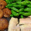 写真: 豚肉とシシトウとシイタケの焼肉（7月30日）