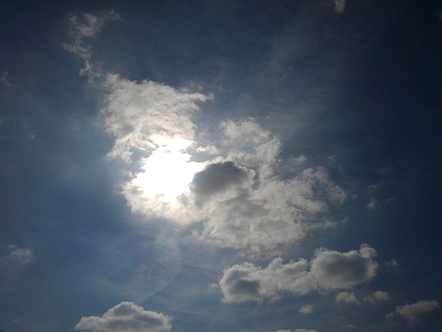 写真: 太陽を隠す雲（9月11日）