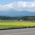 写真: 高原山と水田と標識（9月26日）