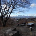 写真: 長峰公園の丘の上の石畳の道（1月1日）
