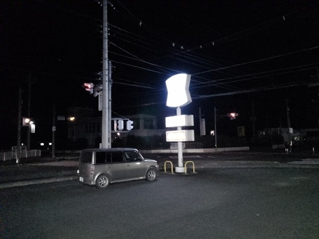 写真: 夜のコンビニの駐車場（1月11日）