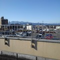 写真: 屋上駐車場から見えた山（2月11日）