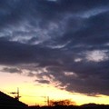 写真: 厚い雲もある夕日（2月5日）