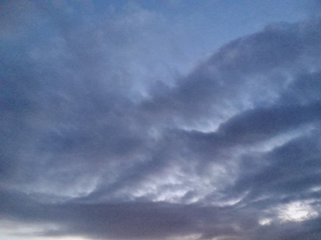 写真: 夕方の空の雲（2月5日）
