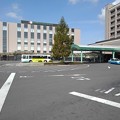 写真: 済生会病院のロータリー（3月31日）