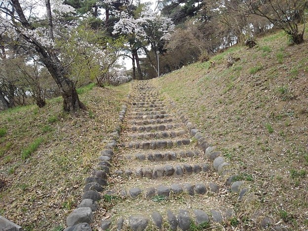 烏ヶ森公園の丘の階段（4月2日）