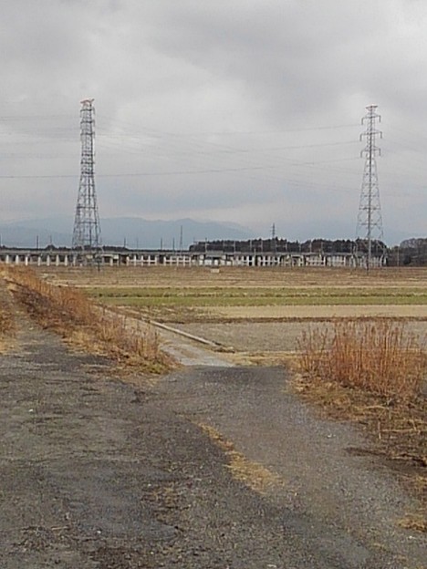 鉄塔と新幹線ガード（3月6日）