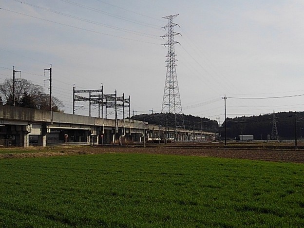 鉄塔と新幹線ガード（3月16日）