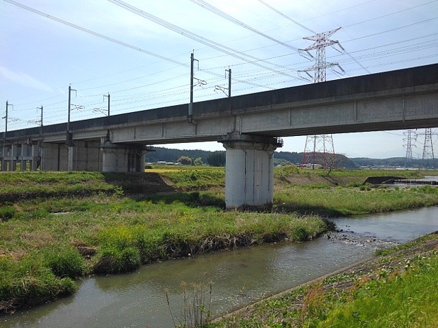 新幹線ガードと川（5月5日）