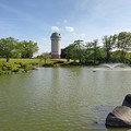 那須野が原公園の池と奥に見えるタワー（4月29日）