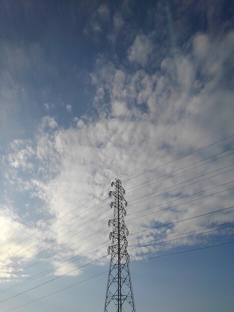 鉄塔と鱗雲（12月28日）