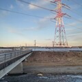写真: 橋の近くの鉄塔（1月11日）