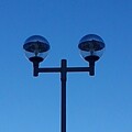 写真: 青空とダブル街灯（1月4日）