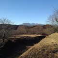 写真: 丘の頂上から見えた高原山（1月5日）