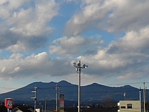 駐車場から見えた高原山（1月7日）
