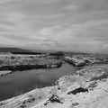 写真: 雪の川・モノクロ（2月6日）