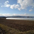 写真: 水田と山（3月13日）
