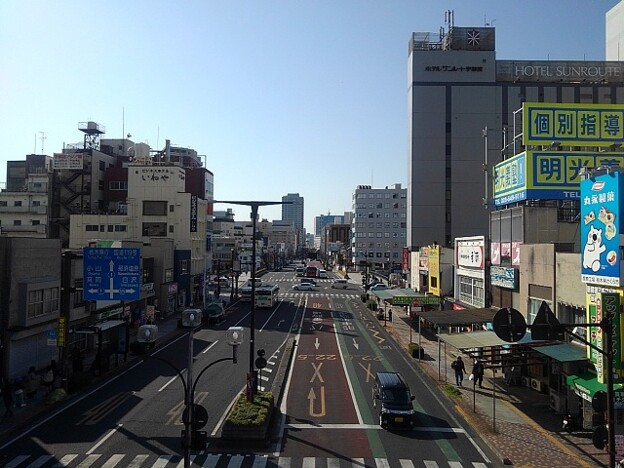 写真: 宇都宮駅前の道路（3月15日）