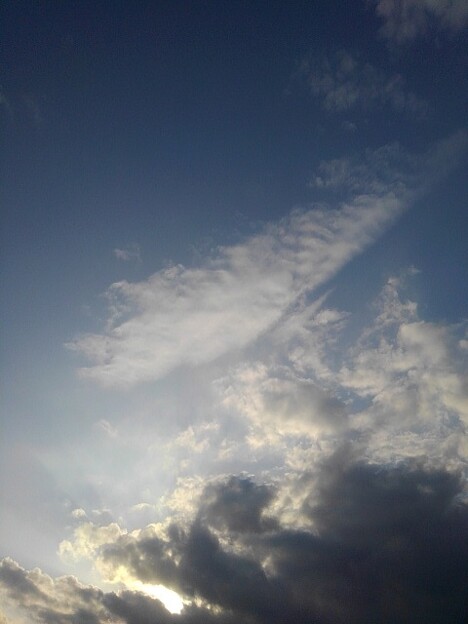 写真: 太陽を隠す雲（4月16日）