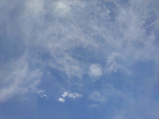 写真: 薄い雲（4月19日）