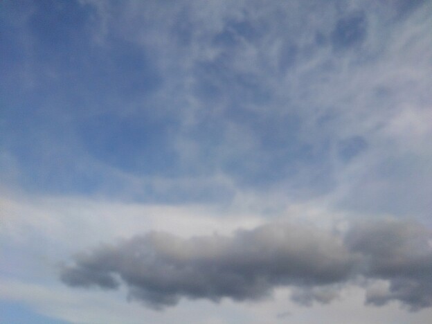 写真: 薄い雲と厚い雲（4月19日）