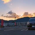 写真: 愛車トヨタノア80系と夕焼け