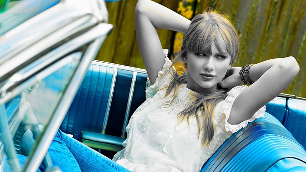 Beautiful Blue Eyes of Taylor Swift(11190)