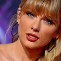 Beautiful Blue Eyes of Taylor Swift(11228)
