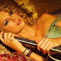Beautiful Blue Eyes of Taylor Swift(11338)
