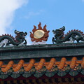 写真: 媽祖廟屋根の龍