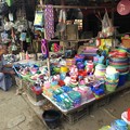 写真: 戒厳令下のヤンゴンの市場 (7)