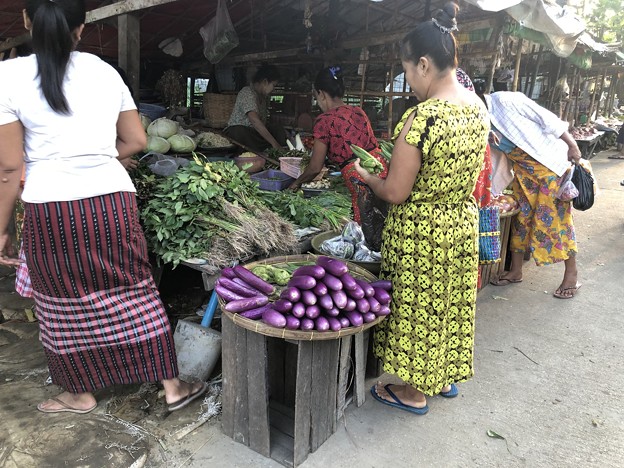 ヤンゴン片田舎の市場 (1)