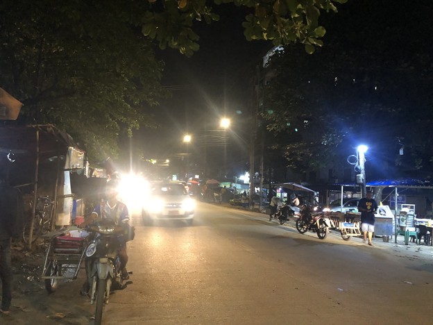 夜の賑わい at Yangon (9)