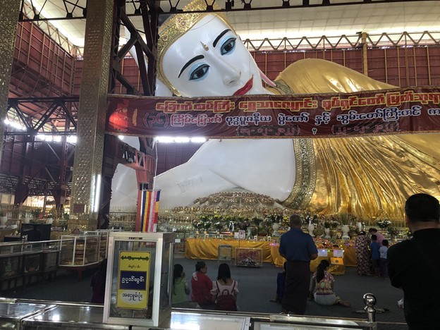 チャウタッジーパゴタ　涅槃像at Yangon (3)