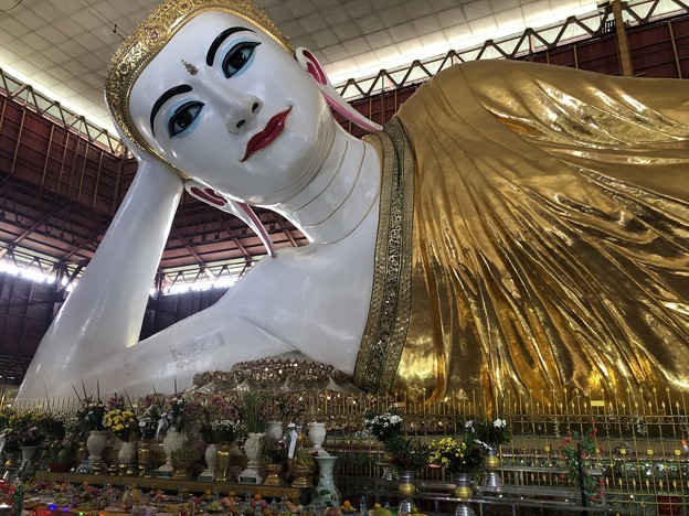 チャウタッジーパゴタ　涅槃像at Yangon (5)